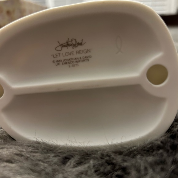 Precious Moments Girl w/ Umbrella and Chicks “Let Love Reign” 1982 - Picture 3 of 10